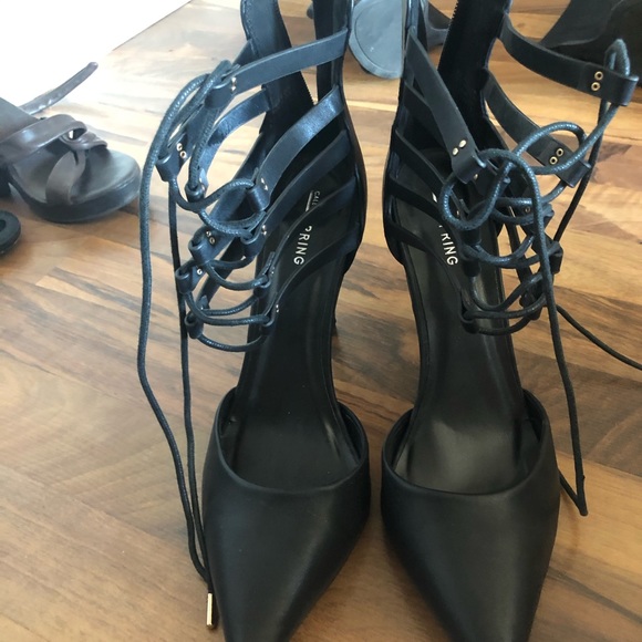 Black Pumps - Picture 3 of 3